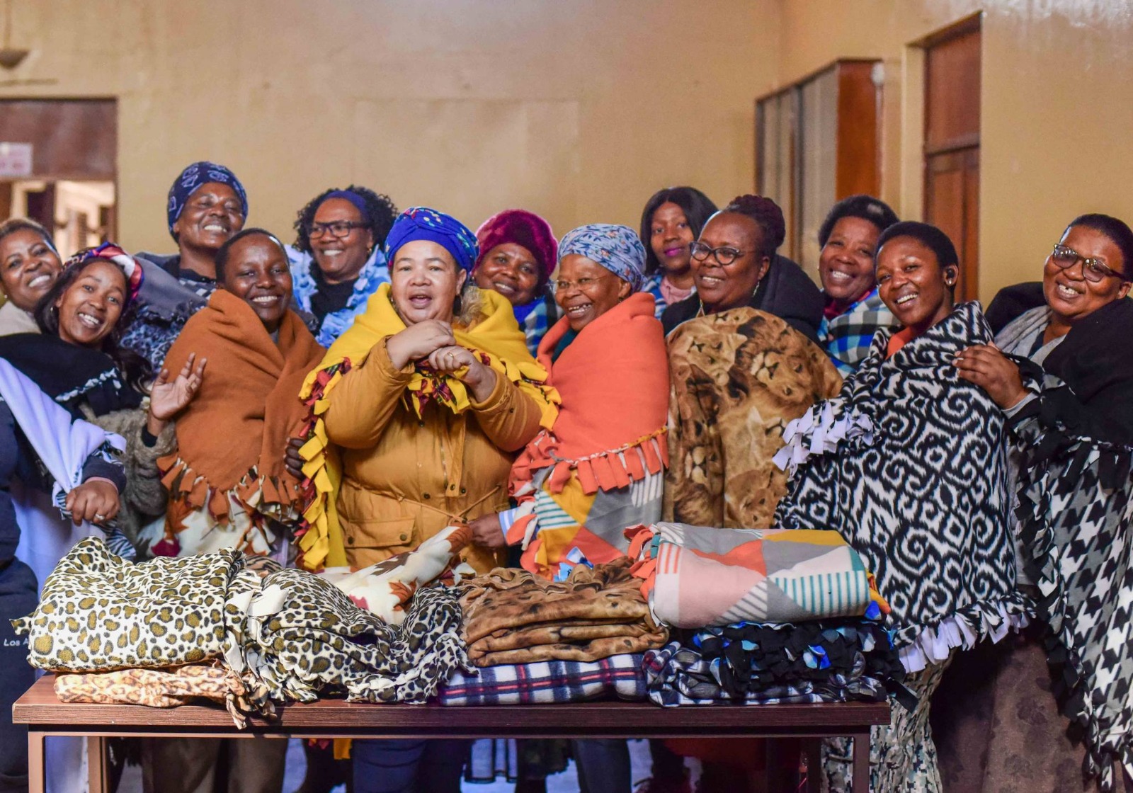 SANDF spouses’ forum embodies Ubuntu with blanket-making initiative