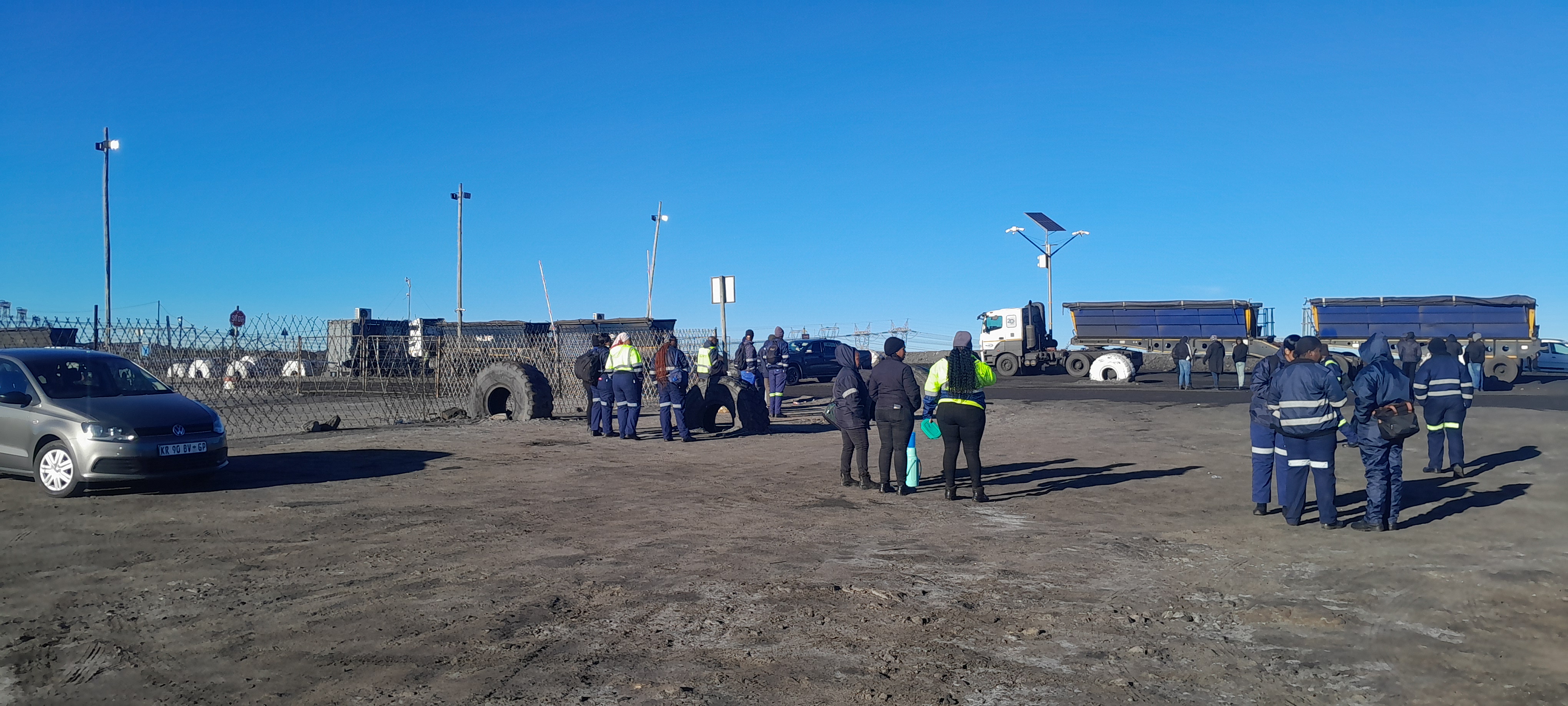 Local mine workers strike over pay and shift changes in Brakfontein