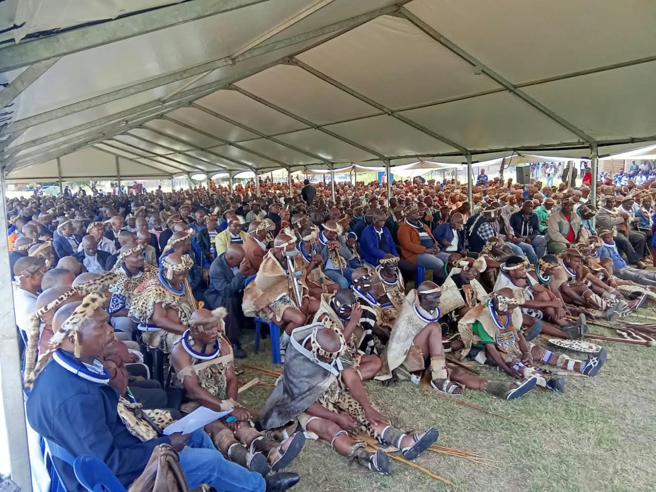 Ukuhlangela kweeminyanya yama gugu: laku ngesgodlweni sakwa Ndzundza Mabhoko nge Ngwenyameni uMabhokoIII ngeMthambothini